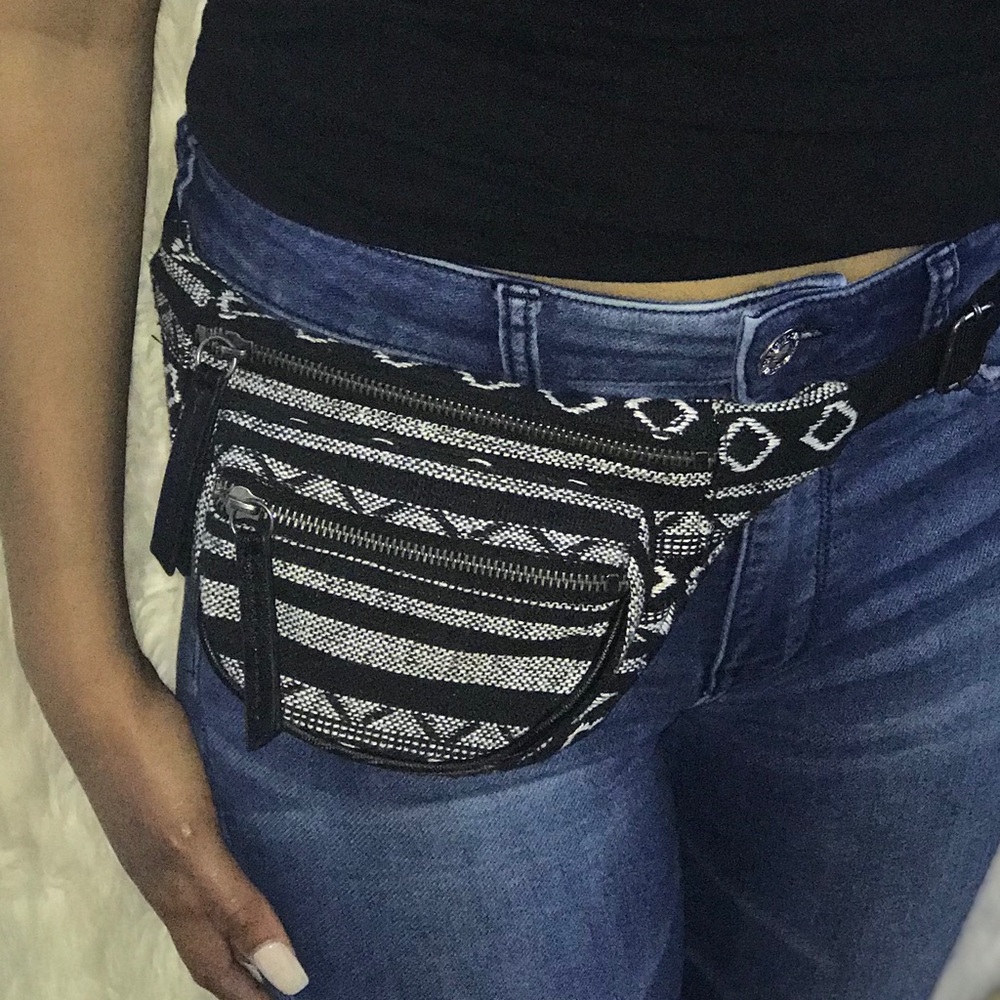 Forever 21 Fanny Pack - Picture 4 of 7